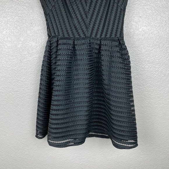 H&M Black A-Line Lace Eyelet Body Flattering Dress Women's Size 4 - Picture 5 of 7